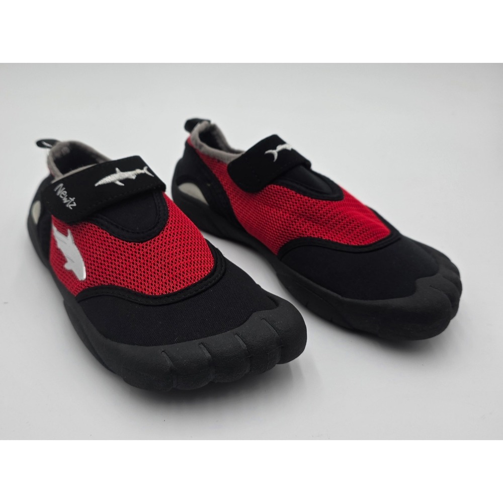 Newtz Boys Red Black Shark Mesh Water Shoes Aqua Socks Size 13/1
